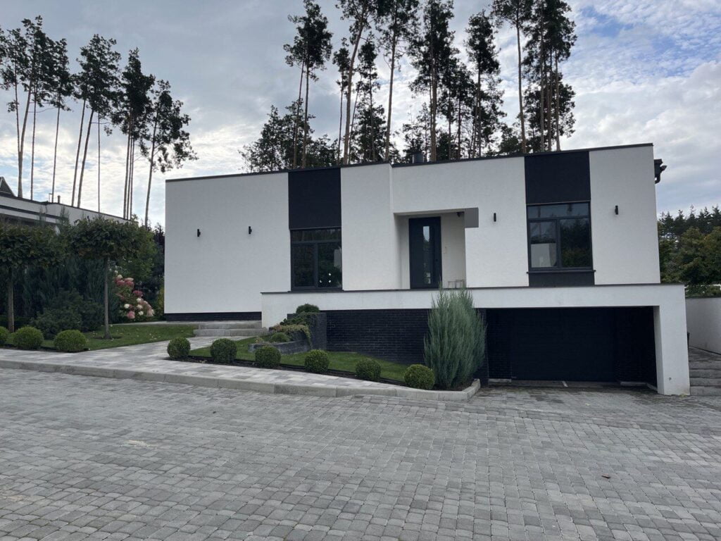 Family House 157